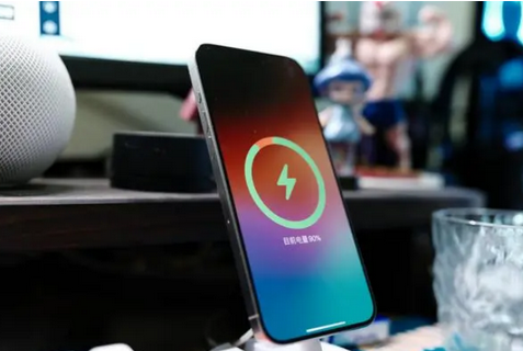 周宁苹果15换屏服务分享用什么充电器给iPhone15充电更好 